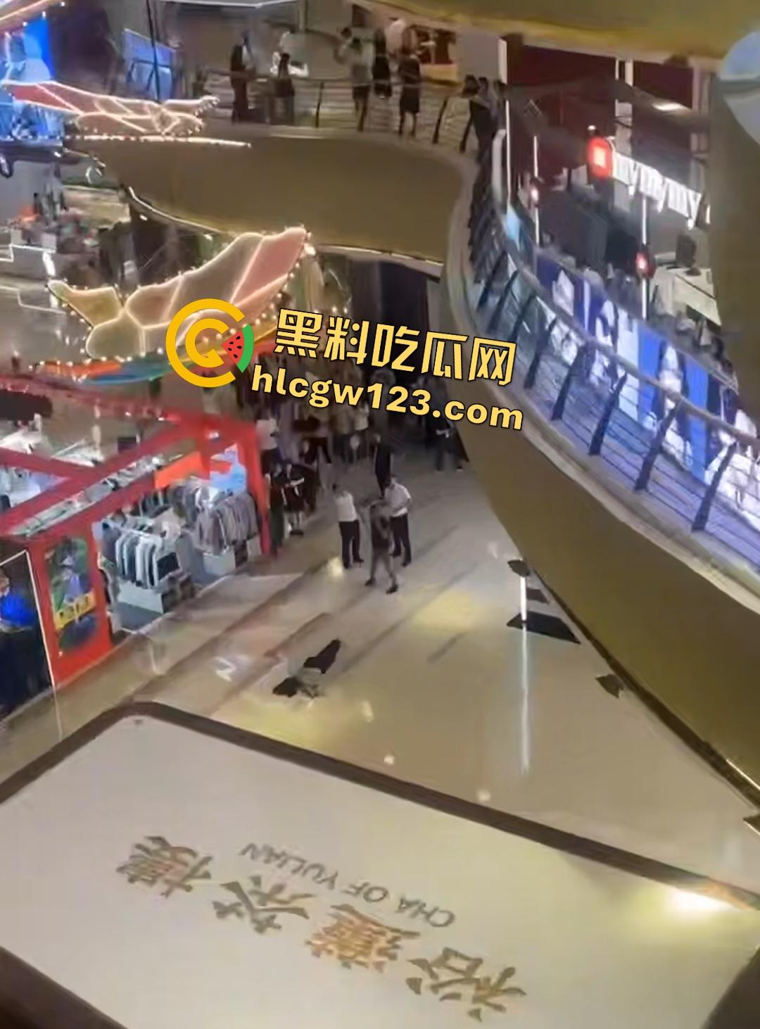 扬州京华城26岁女孩为茶颜悦色跳楼自杀!因男友买蜜雪冰城崩溃,男友终于解脱了! 第3张 扬州京华城26岁女孩为茶颜悦色跳楼自杀!因男友买蜜雪冰城崩溃,男友终于解脱了! 第3张