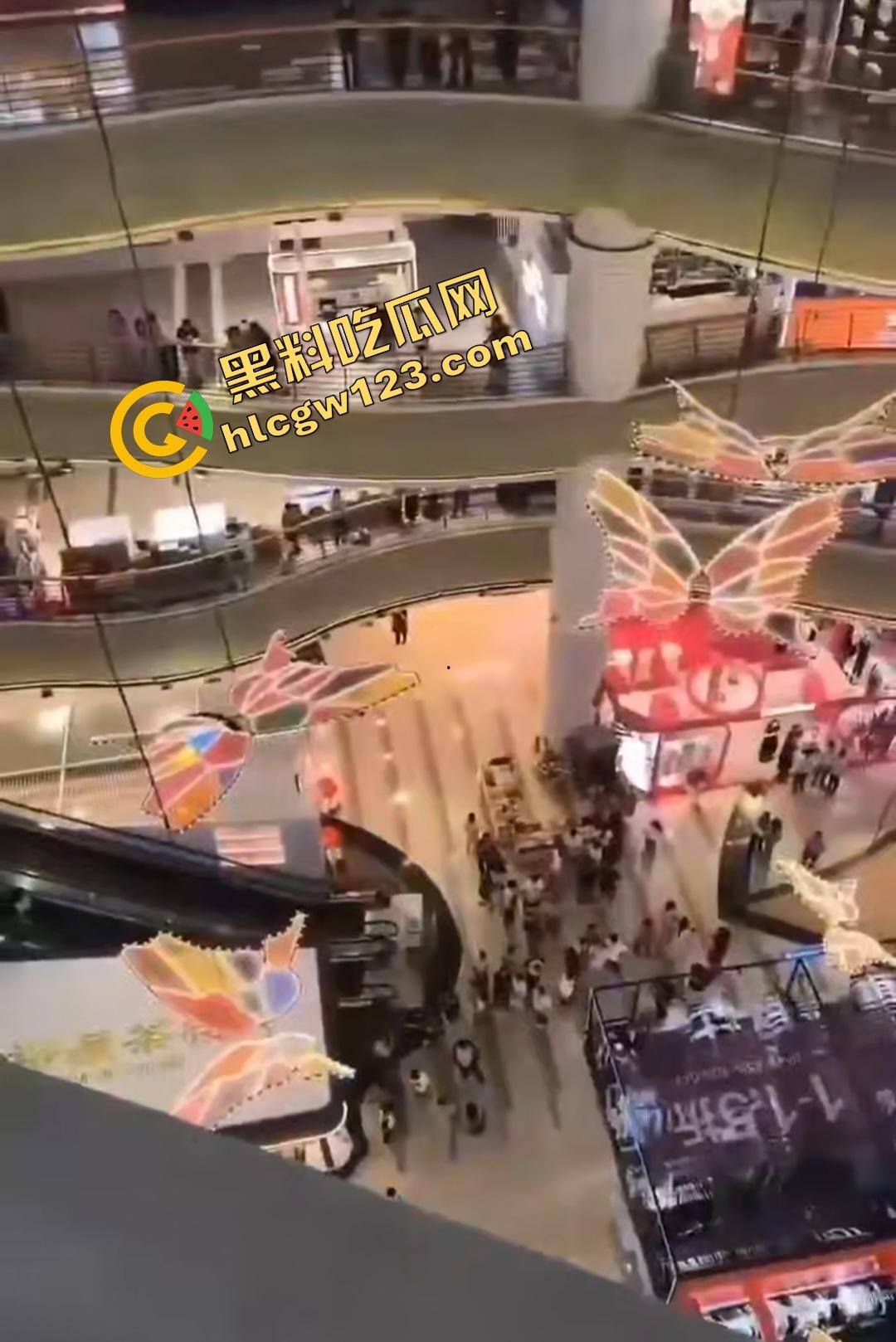 扬州京华城26岁女孩为茶颜悦色跳楼自杀!因男友买蜜雪冰城崩溃,男友终于解脱了! 第4张 扬州京华城26岁女孩为茶颜悦色跳楼自杀!因男友买蜜雪冰城崩溃,男友终于解脱了! 第4张