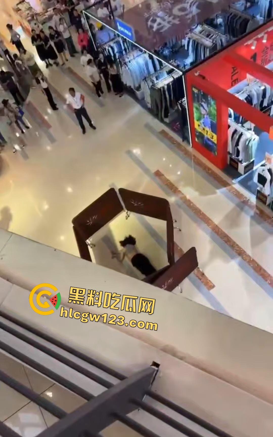 扬州京华城26岁女孩为茶颜悦色跳楼自杀!因男友买蜜雪冰城崩溃,男友终于解脱了! 第7张 扬州京华城26岁女孩为茶颜悦色跳楼自杀!因男友买蜜雪冰城崩溃,男友终于解脱了! 第7张