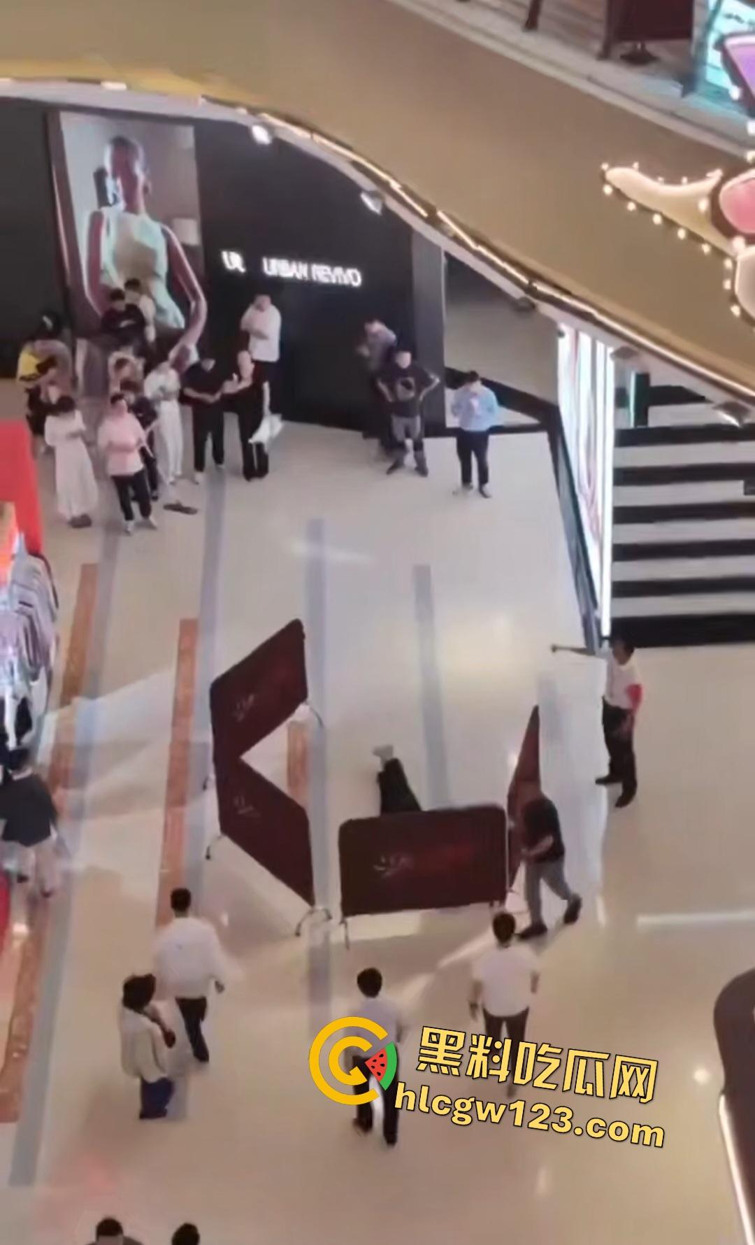 扬州京华城26岁女孩为茶颜悦色跳楼自杀!因男友买蜜雪冰城崩溃,男友终于解脱了! 第8张 扬州京华城26岁女孩为茶颜悦色跳楼自杀!因男友买蜜雪冰城崩溃,男友终于解脱了! 第8张