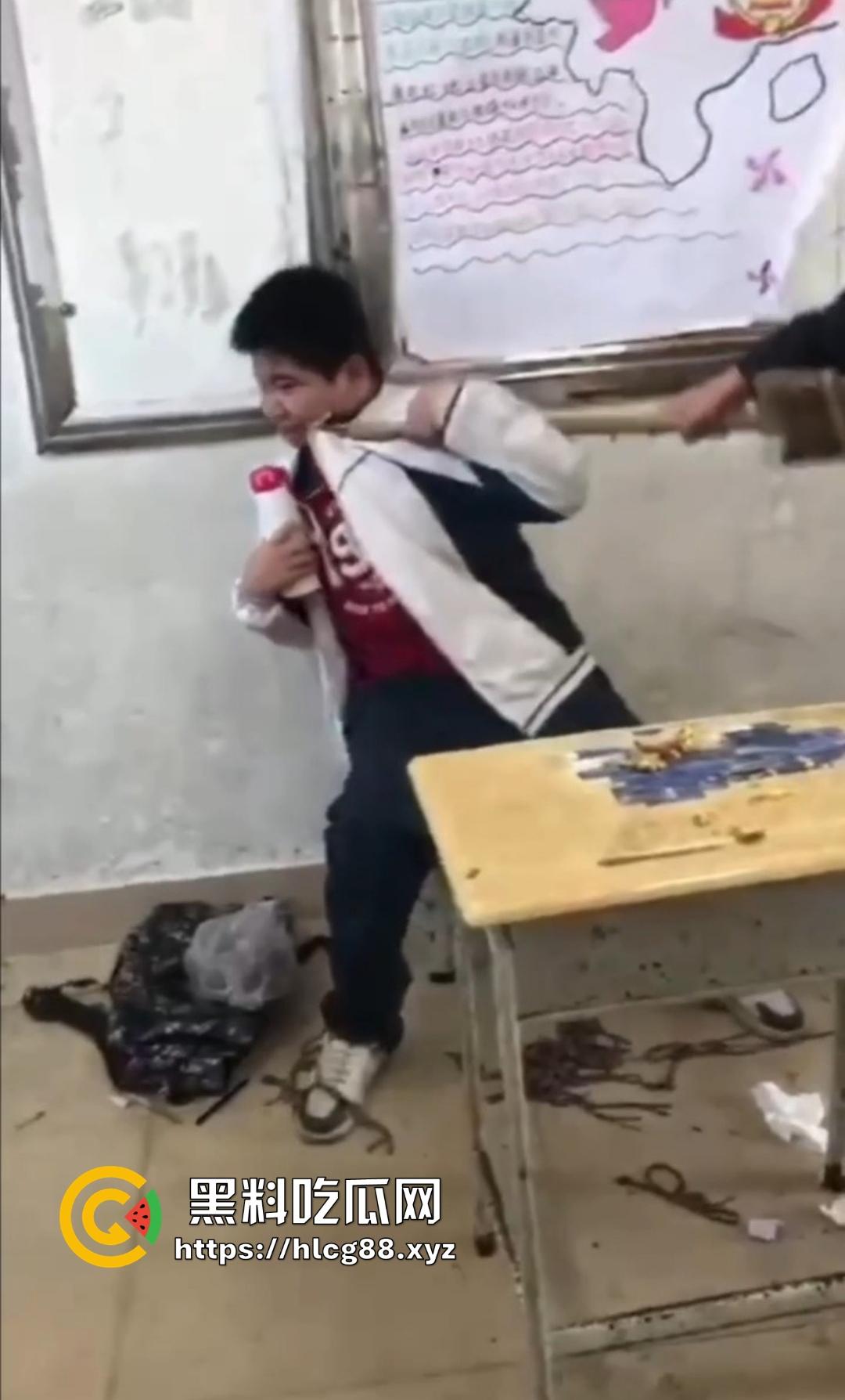 吴川三中一群人渣围殴弱智学生塞嘴逼打飞机，学校还他妈忙着捂嘴护畜生！  第3张