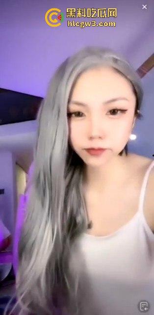 抖音网红【萝漫莉】直播福利版流出,假鸡吧自嗨狂摆,演得大哥们鸡巴硬到不行 独家爆料! 第4张 抖音网红【萝漫莉】直播福利版流出,假鸡吧自嗨狂摆,演得大哥们鸡巴硬到不行 独家爆料! 第4张