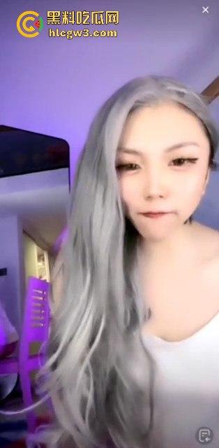 抖音网红【萝漫莉】直播福利版流出,假鸡吧自嗨狂摆,演得大哥们鸡巴硬到不行 独家爆料! 第7张 抖音网红【萝漫莉】直播福利版流出,假鸡吧自嗨狂摆,演得大哥们鸡巴硬到不行 独家爆料! 第7张