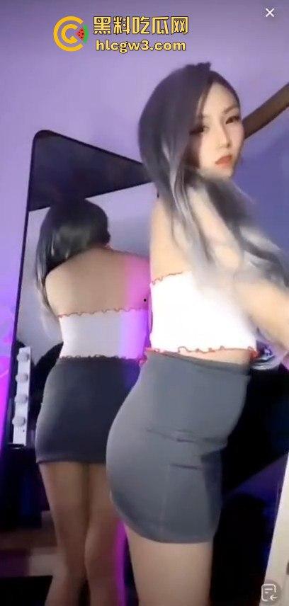 抖音网红【萝漫莉】直播福利版流出,假鸡吧自嗨狂摆,演得大哥们鸡巴硬到不行 独家爆料! 第8张 抖音网红【萝漫莉】直播福利版流出,假鸡吧自嗨狂摆,演得大哥们鸡巴硬到不行 独家爆料! 第8张