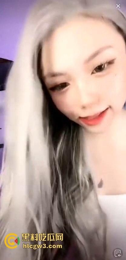 抖音网红【萝漫莉】直播福利版流出,假鸡吧自嗨狂摆,演得大哥们鸡巴硬到不行 独家爆料! 第14张 抖音网红【萝漫莉】直播福利版流出,假鸡吧自嗨狂摆,演得大哥们鸡巴硬到不行 独家爆料! 第14张