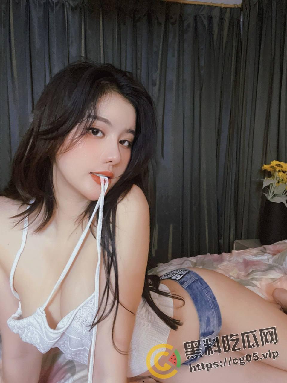 鸡圈顶流【阿朱】疑似患有梅毒?被细心网友拿着放大镜看深究美图,难道是上个月参加淫趴所得? 第15张 鸡圈顶流【阿朱】疑似患有梅毒?被细心网友拿着放大镜看深究美图,难道是上个月参加淫趴所得? 第15张