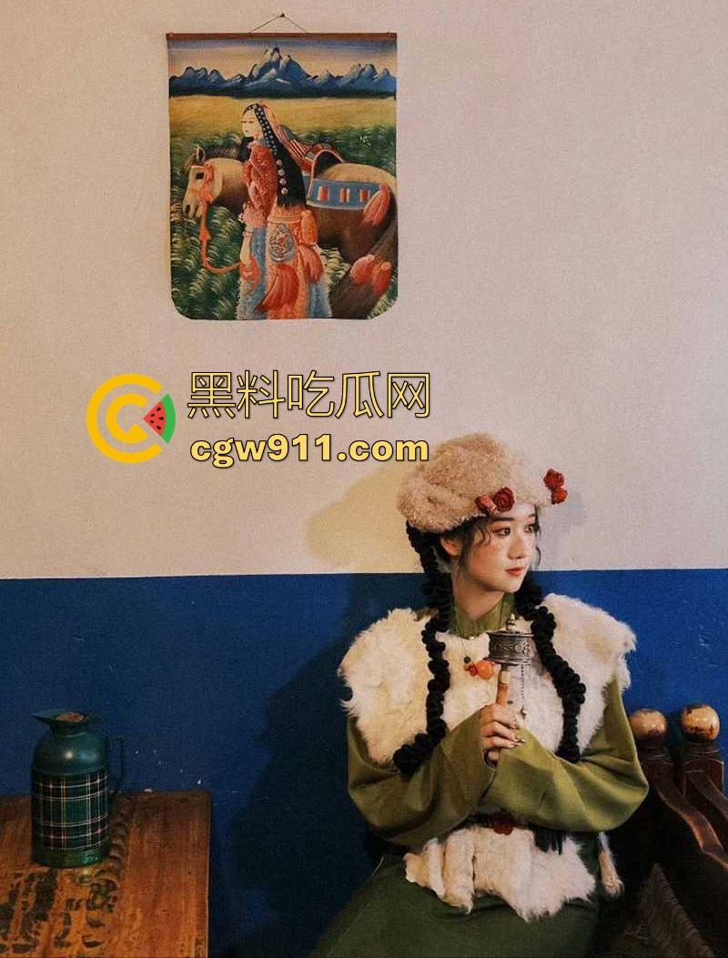 武汉师范大学【江恩凡】私密私拍泄密，清纯可爱高颜值少女，翘臀高撅手指插穴，骚穴猛操喷水！  第4张