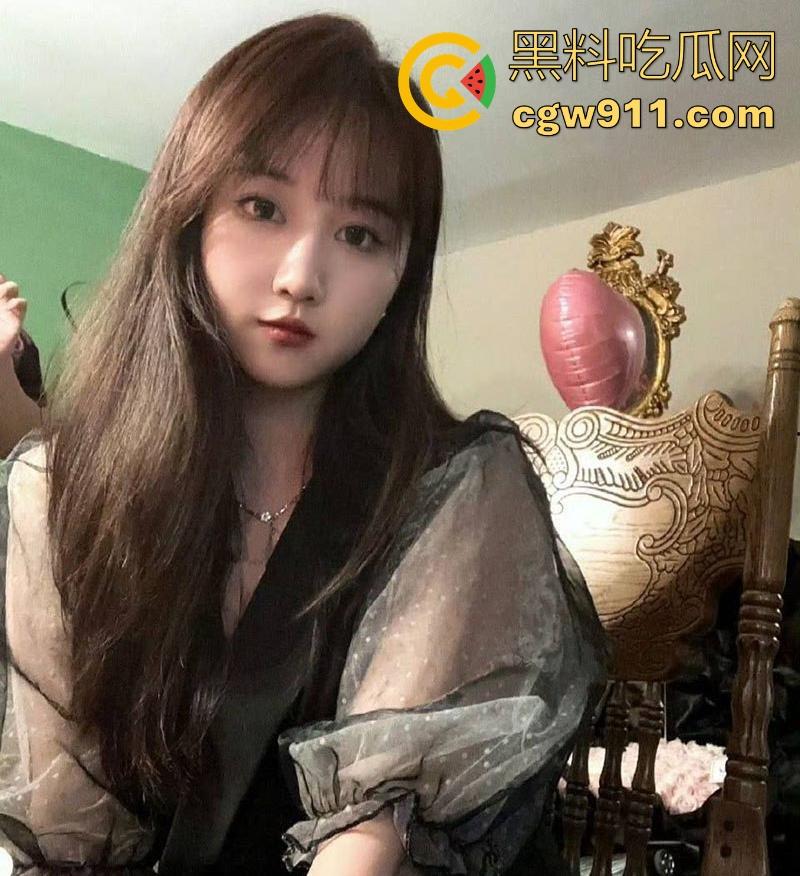 武汉师范大学【江恩凡】私密私拍泄密，清纯可爱高颜值少女，翘臀高撅手指插穴，骚穴猛操喷水！  第5张