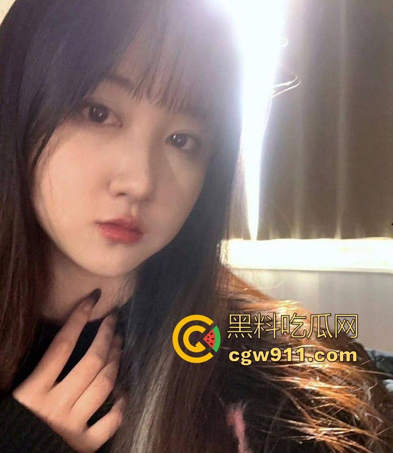 武汉师范大学【江恩凡】私密私拍泄密，清纯可爱高颜值少女，翘臀高撅手指插穴，骚穴猛操喷水！  第6张