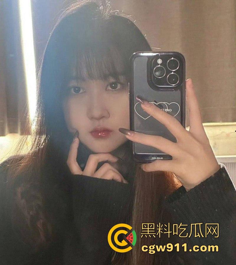 武汉师范大学【江恩凡】私密私拍泄密，清纯可爱高颜值少女，翘臀高撅手指插穴，骚穴猛操喷水！  第7张