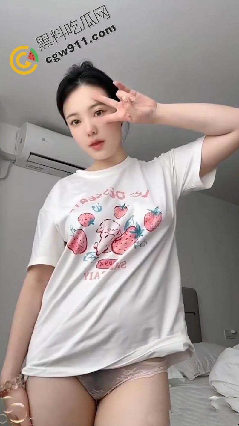 抖音网红【软情好似豆花生儿】付费视频流出！裸舞挑逗，摇奶扭臀骚劲十足，让人欲罢不能！  第3张