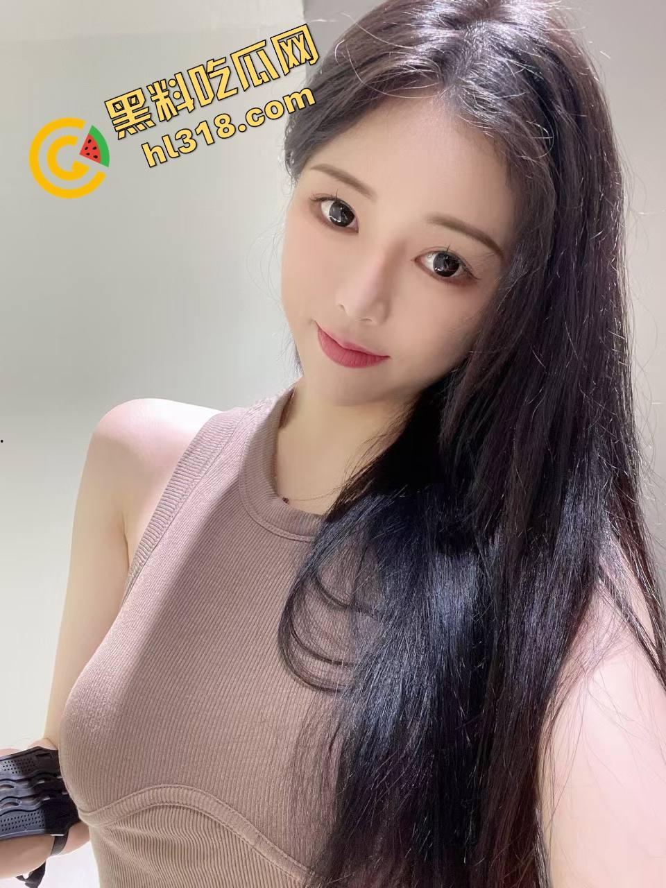 大白天俩骚货窗前赤裸互插假屌竞技赛，比赛高潮谁先喷，没男人靠假屌，也能自嗨得原地升天！  第5张