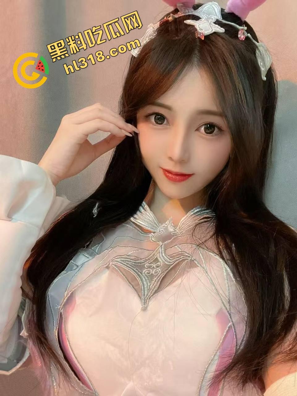 大白天俩骚货窗前赤裸互插假屌竞技赛，比赛高潮谁先喷，没男人靠假屌，也能自嗨得原地升天！  第6张