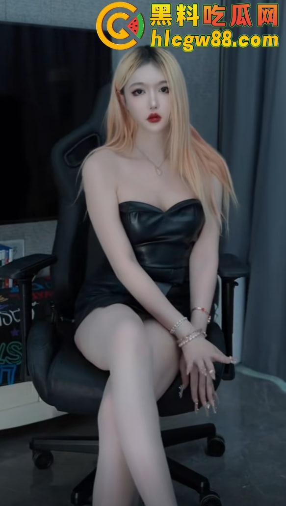 深圳车展『宫梦儿』靠露逼毛一天涨粉1万,车模个个会玩大秀骚操作质量逆天,这个行业真是卷疯了! 第11张 深圳车展『宫梦儿』靠露逼毛一天涨粉1万,车模个个会玩大秀骚操作质量逆天,这个行业真是卷疯了! 第11张