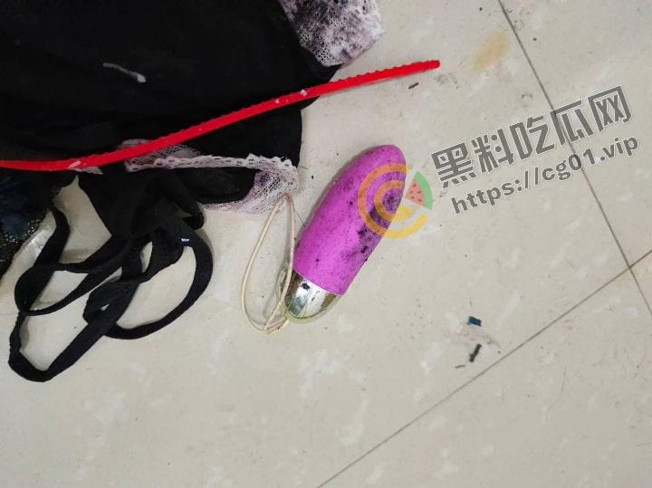 原女大学生宿舍改成男寝 遗留下海量电动玩具 到底是宿舍还是鸡窝？  第4张