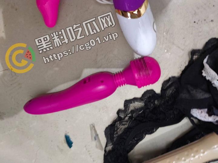 原女大学生宿舍改成男寝 遗留下海量电动玩具 到底是宿舍还是鸡窝？  第5张