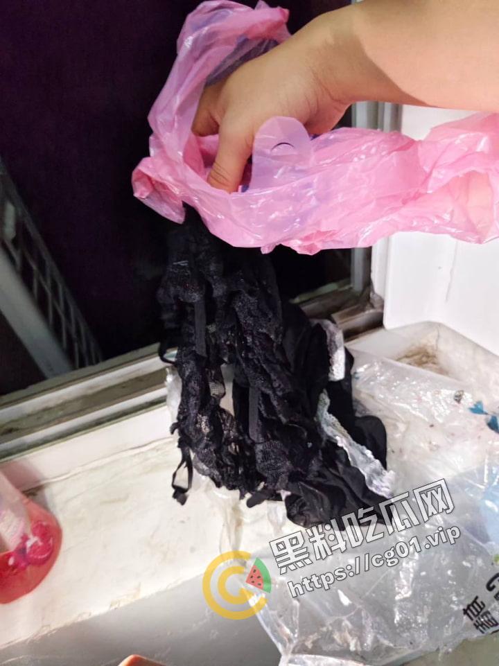 原女大学生宿舍改成男寝 遗留下海量电动玩具 到底是宿舍还是鸡窝？  第8张