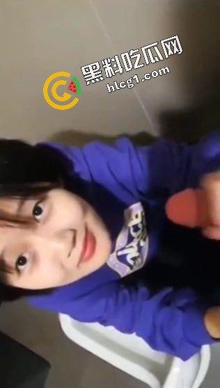 河南安阳师范学院清纯嫩妹子『林丹丹』热爱吃鸡 寻求刺激在厕所口交  第4张