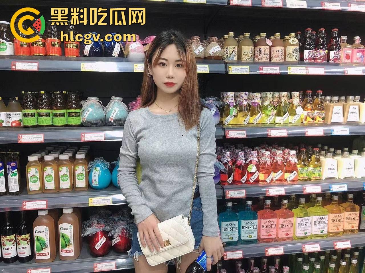 绿帽奴亲自分享女友【于长弘】怀孕口爆全过程！大肚子跪舔鸡巴，含着吸得嗨舔得那叫一个骚！  第4张