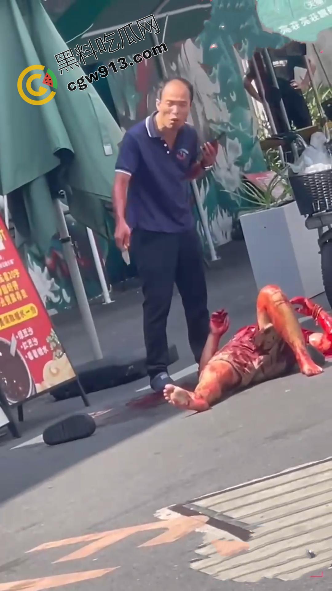 血淋淋屠夫现身广州东晓南，光天化日之下残忍取人性命，手段令人发指光是看视频都觉得毛骨悚然  第4张