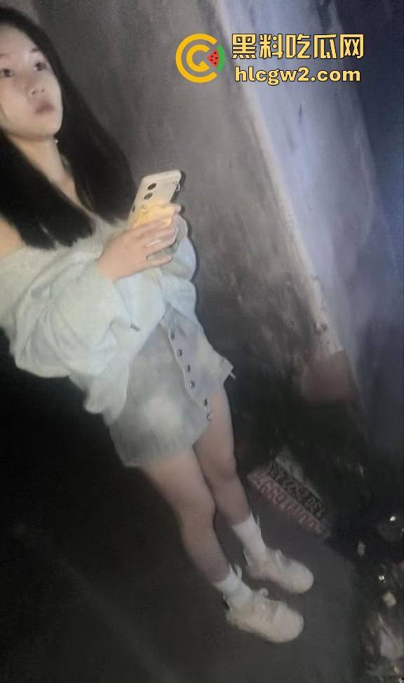 汕头骚鸡就业压力爆表 白天起步价150晚上200 嫩妹抱着价目表求大哥消费 粉丝赶紧进来吃福利！  第4张