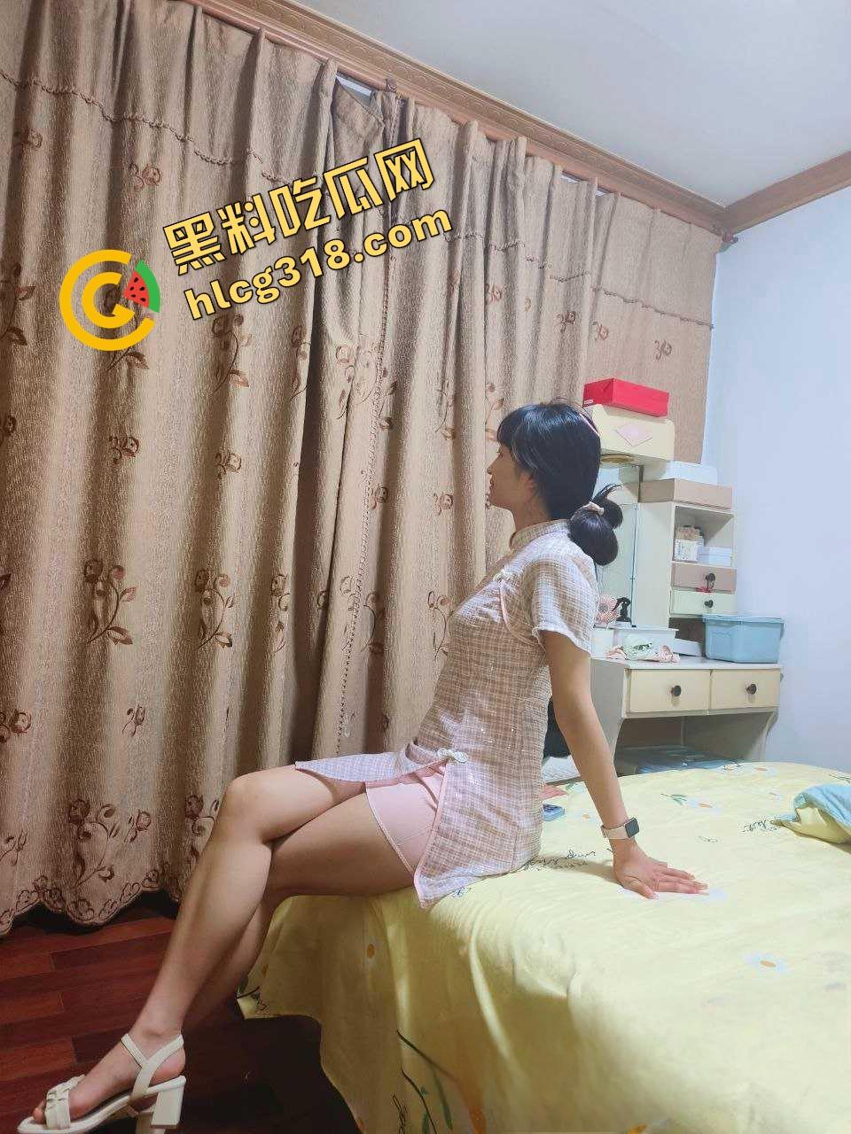 出轨上头后被玩成牲口，已婚白衣人妻『林妍』沦为情欲母狗，夜夜被炮友爆操调教，蹲地舔棒成奴隶！  第5张