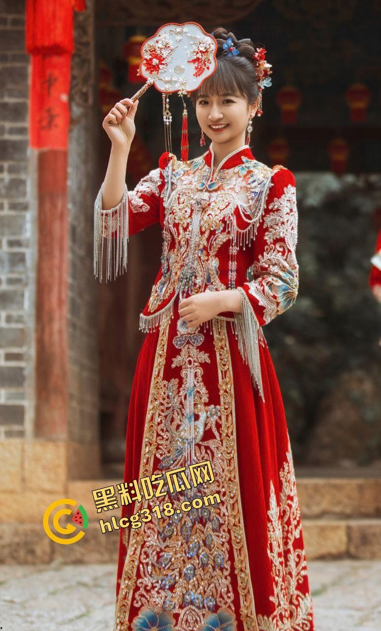 出轨上头后被玩成牲口，已婚白衣人妻『林妍』沦为情欲母狗，夜夜被炮友爆操调教，蹲地舔棒成奴隶！  第8张