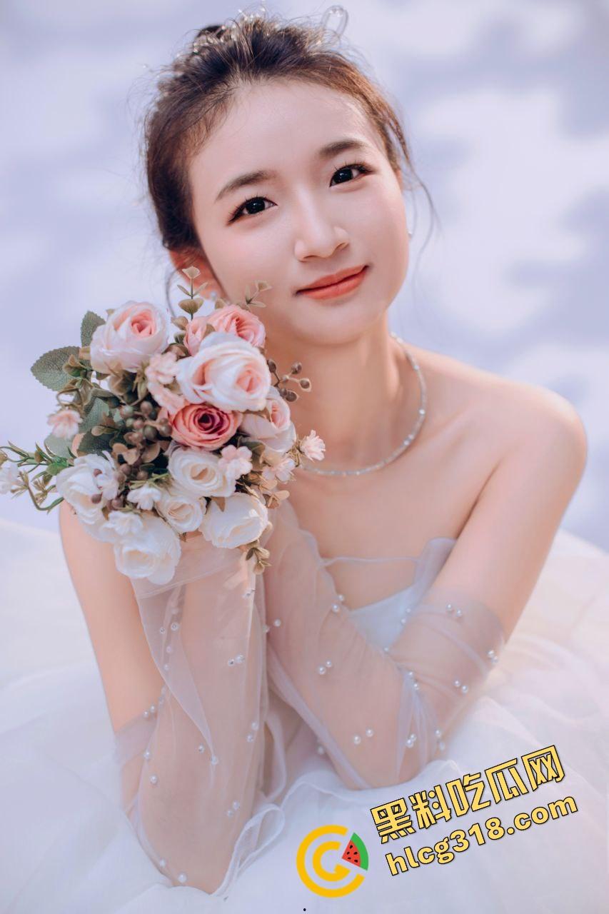 出轨上头后被玩成牲口，已婚白衣人妻『林妍』沦为情欲母狗，夜夜被炮友爆操调教，蹲地舔棒成奴隶！  第9张