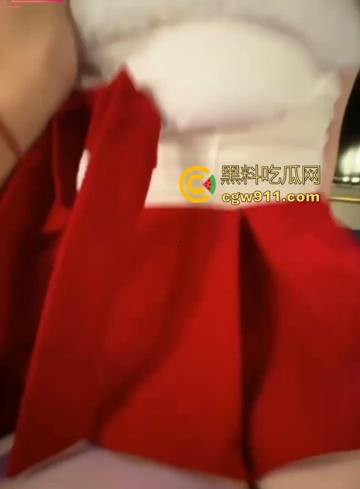 广州大学清纯女大【王肖琴】圣诞女仆情趣装约炮网友，白丝美腿诱惑调教，酒店激情全程无套！  第6张