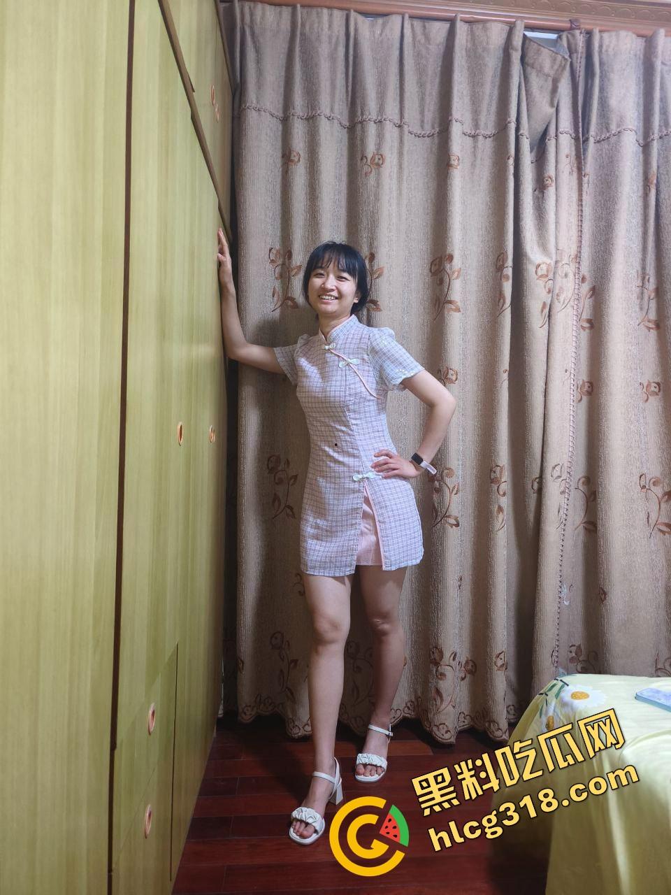 出轨上头后被玩成牲口，已婚白衣人妻『林妍』沦为情欲母狗，夜夜被炮友爆操调教，蹲地舔棒成奴隶！  第13张