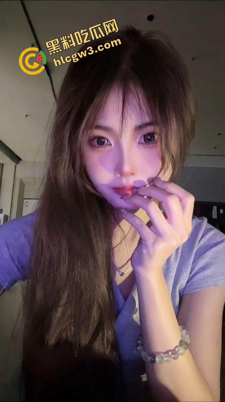 抖音内蒙古02年精神反差骚鸡『CC.』混迹酒吧勾搭单男 骚舞调情黑丝私拍！独家曝光！  第7张