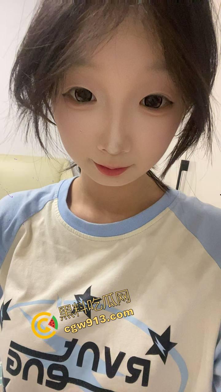 隔壁少妇【李倩倩】真会玩嘴巴当逼用，被我按着头加速操到眼泪鼻涕一把流，温热湿滑比飞机杯还绝！  第1张