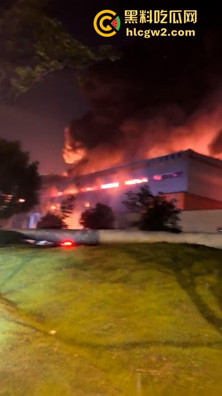 本不富裕的京东雪上加霜!江苏无锡京东自营仓突然失火被烧毁 双11快递滞发 损失惨重 第3张 本不富裕的京东雪上加霜!江苏无锡京东自营仓突然失火被烧毁 双11快递滞发 损失惨重 第3张