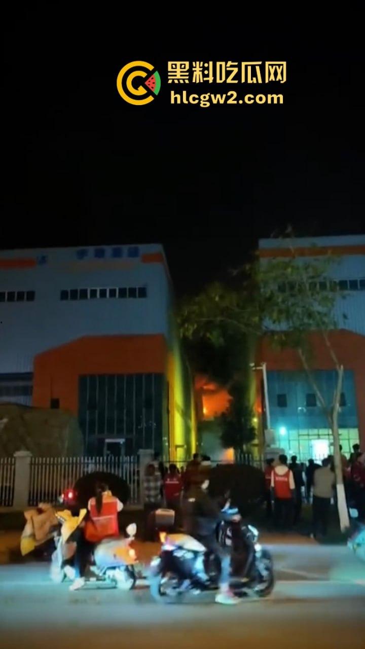 本不富裕的京东雪上加霜!江苏无锡京东自营仓突然失火被烧毁 双11快递滞发 损失惨重 第4张 本不富裕的京东雪上加霜!江苏无锡京东自营仓突然失火被烧毁 双11快递滞发 损失惨重 第4张