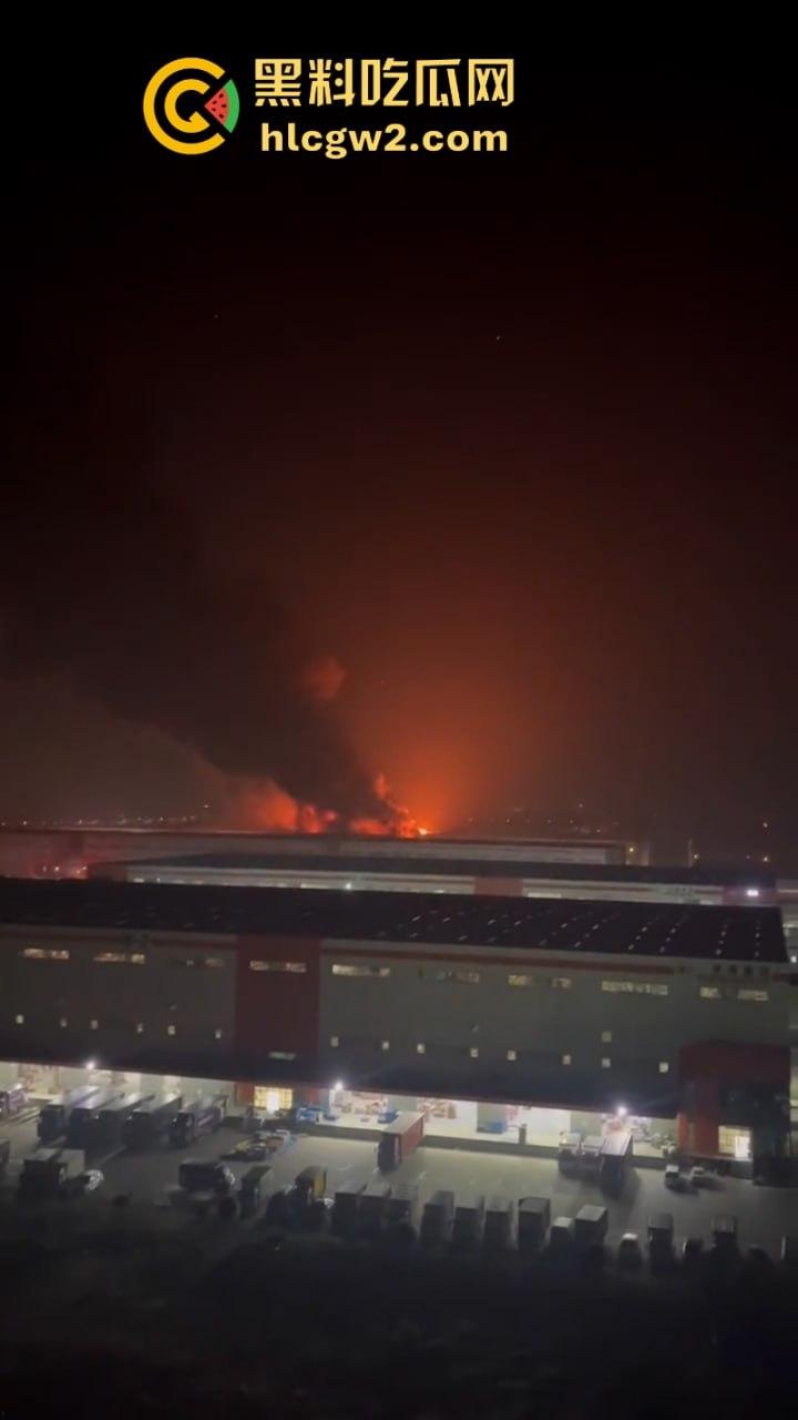本不富裕的京东雪上加霜!江苏无锡京东自营仓突然失火被烧毁 双11快递滞发 损失惨重 第6张 本不富裕的京东雪上加霜!江苏无锡京东自营仓突然失火被烧毁 双11快递滞发 损失惨重 第6张
