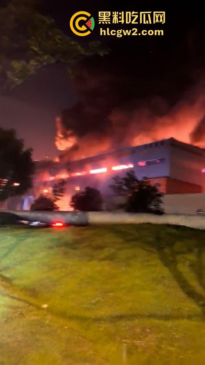 本不富裕的京东雪上加霜!江苏无锡京东自营仓突然失火被烧毁 双11快递滞发 损失惨重 第7张 本不富裕的京东雪上加霜!江苏无锡京东自营仓突然失火被烧毁 双11快递滞发 损失惨重 第7张