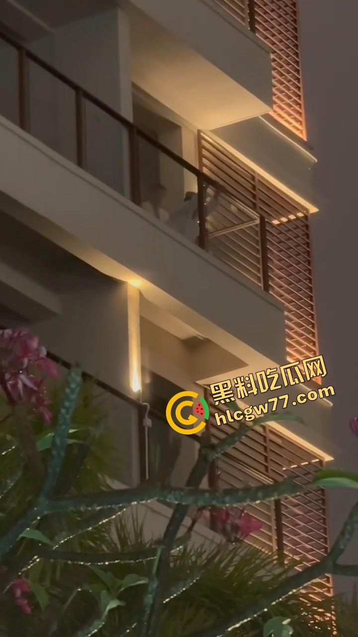 天气热了,干逼就得阳台上搞,窗边开操凉快又环保,低碳环保的激情你懂吗? 第4张 天气热了,干逼就得阳台上搞,窗边开操凉快又环保,低碳环保的激情你懂吗? 第4张