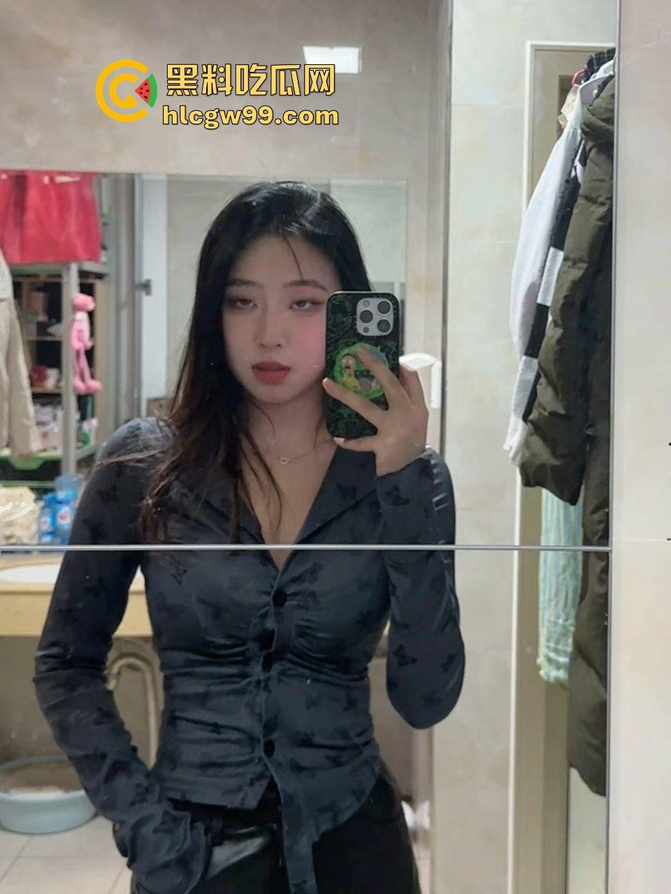 湖南工程职业反差肉感骚鸡『赵欣』极品大雷淫荡露奶发骚，骚穴滋尿大展粉嫩骚逼！独家流出！  第3张