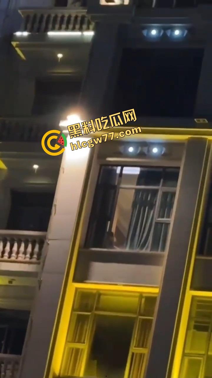 天气热了,干逼就得阳台上搞,窗边开操凉快又环保,低碳环保的激情你懂吗? 第6张 天气热了,干逼就得阳台上搞,窗边开操凉快又环保,低碳环保的激情你懂吗? 第6张