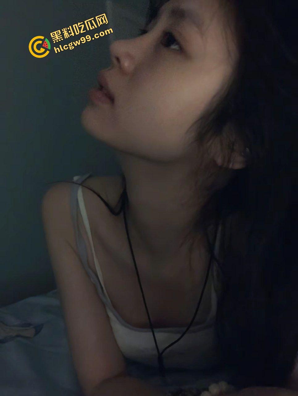 抖音上戏院纯欲反差骚货『葫芦呼噜』白皙酮体与大哥酒店刺激打炮，前后两面爆插穴！独家曝光流出！  第2张