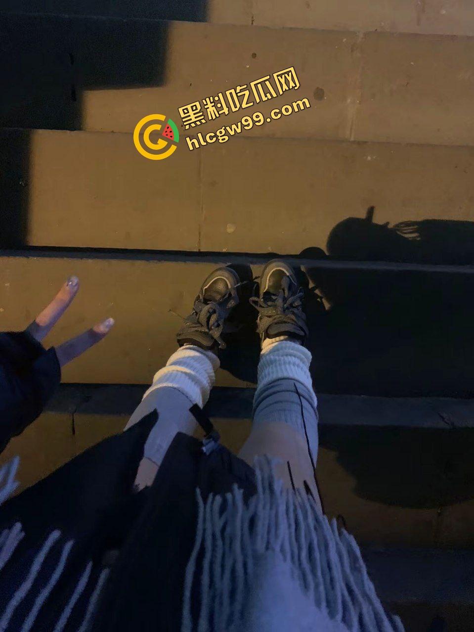 抖音上戏院纯欲反差骚货『葫芦呼噜』白皙酮体与大哥酒店刺激打炮，前后两面爆插穴！独家曝光流出！  第4张