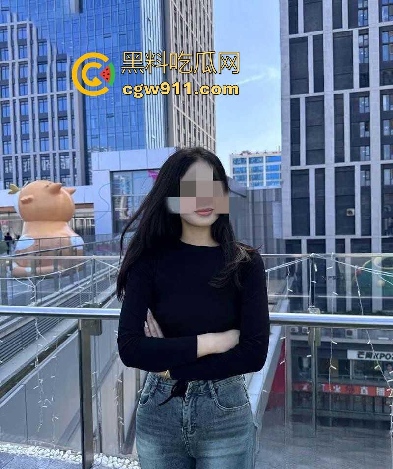 刚刮完毛后白虎堂姐，疯狂被我抽插骚逼后入，爽到高潮迭起淫叫不断，面对这身材无法自拔啊！  第2张