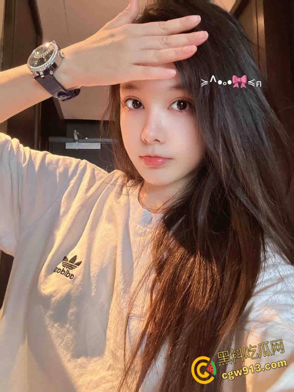 饥渴女友影响我打LOL，跪在地上深喉口交，小骚逼又开始痒了，必须狠狠地调教她，踩着头抽屁股爆操 ！  第3张