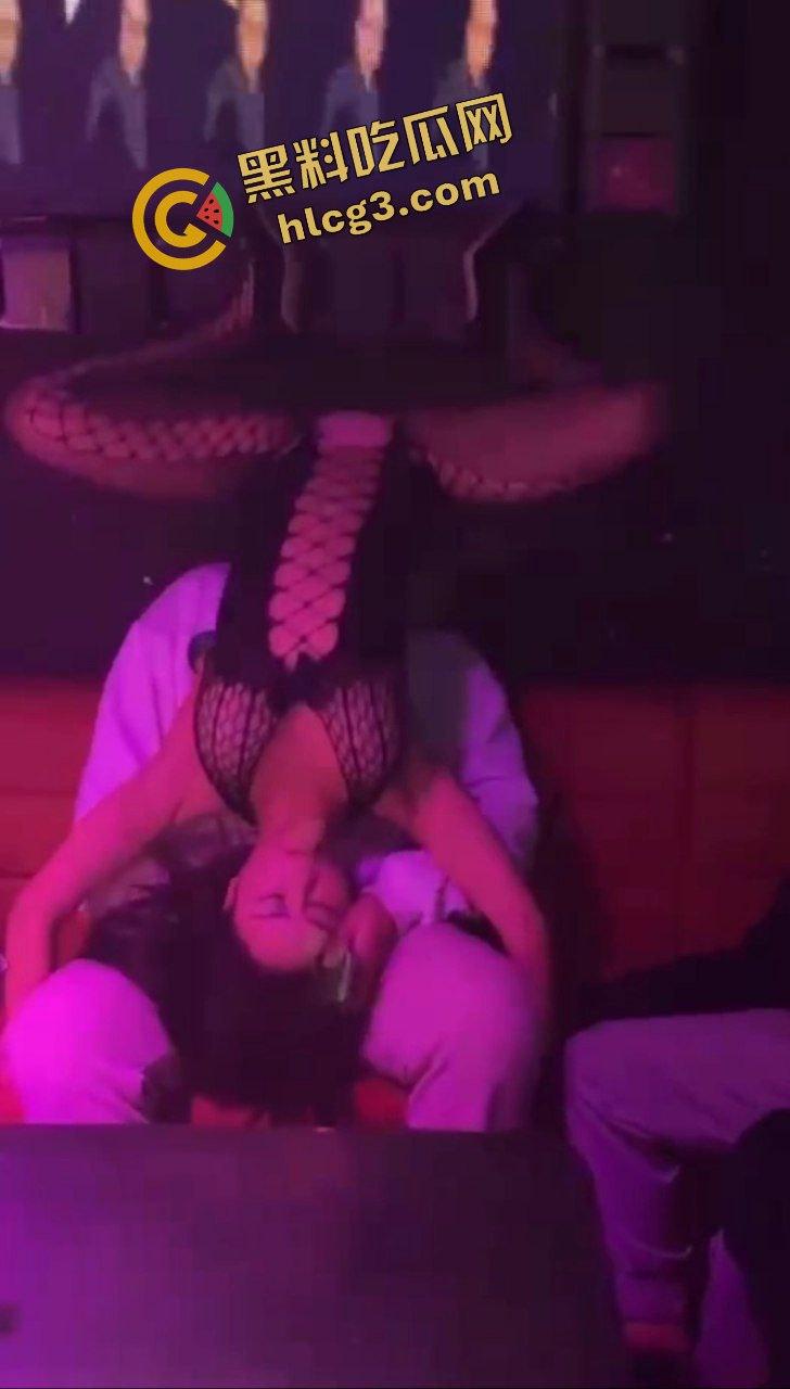 真实夜场夜店生活!酒吧KTV鸡小姐工作日常 淫乱现场大合集即刻呈现! 第6张 真实夜场夜店生活!酒吧KTV鸡小姐工作日常 淫乱现场大合集即刻呈现! 第6张