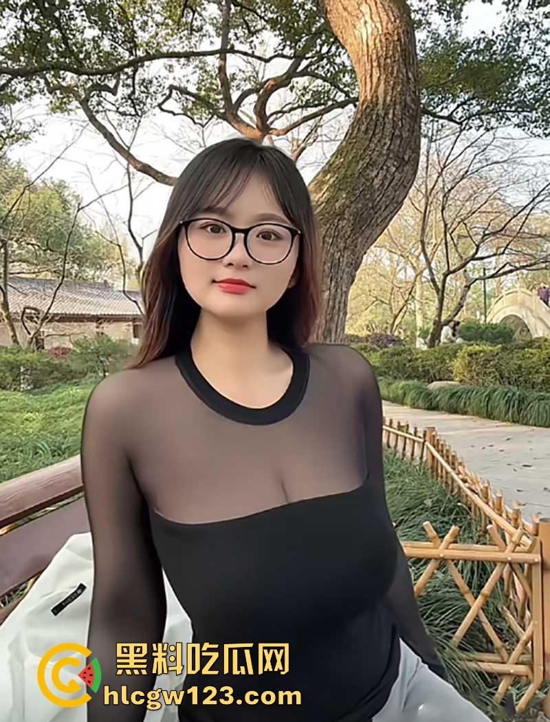 抖音巨乳御姐【大晴暴脾气】裸聊视频被曝 70万粉网红竟也捞金卖逼 揉奶露穴骚妻冲天啊！  第4张