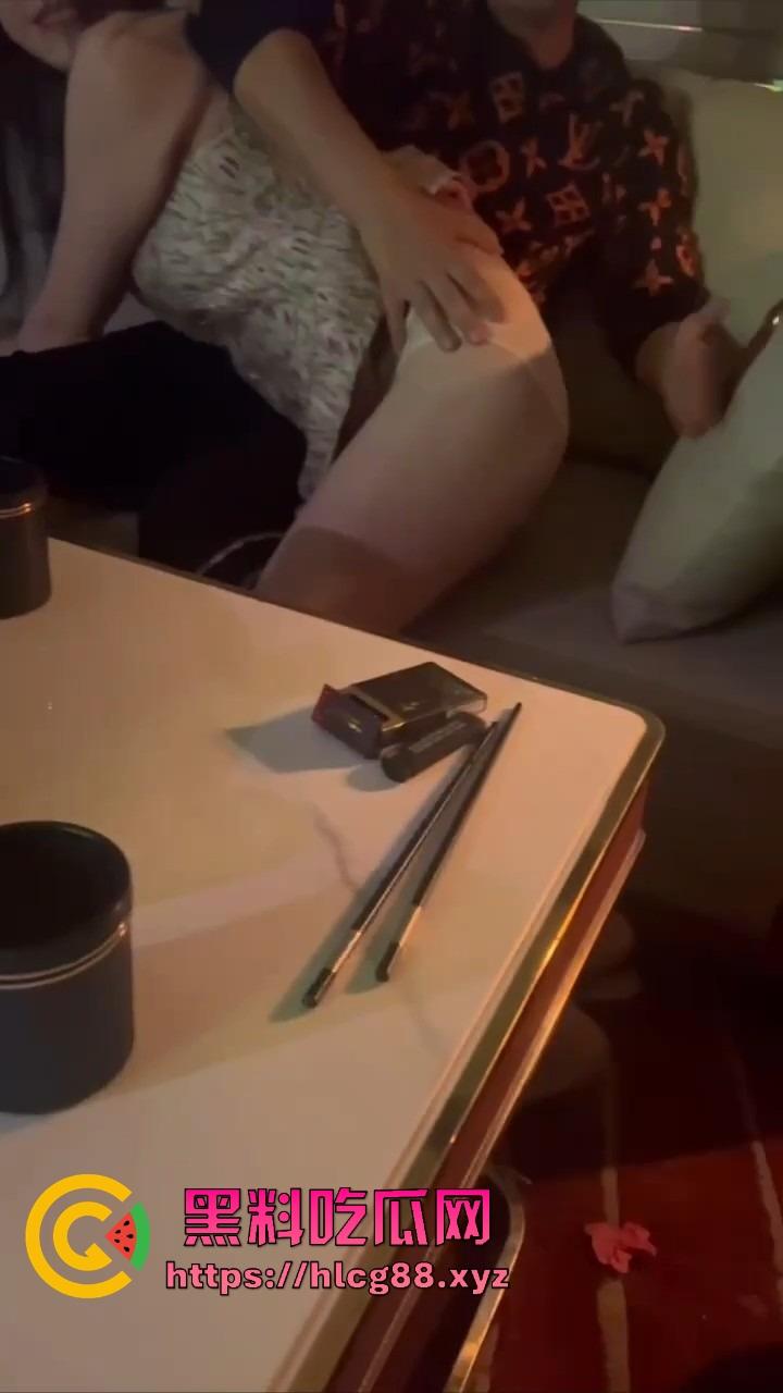 KTV操作指南,先验骚奶真伪,假货滚蛋真奶留下,玩不开快换下一浪蹄,摸得香唱得浪这才是该有的气氛! 第2张 KTV操作指南,先验骚奶真伪,假货滚蛋真奶留下,玩不开快换下一浪蹄,摸得香唱得浪这才是该有的气氛! 第2张