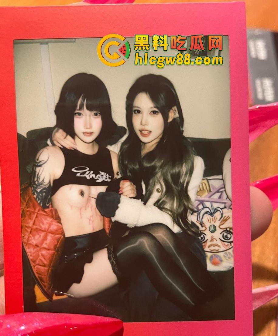 芜湖鸠江区YJ理发店楼上惊现骚操作，大哥一发火箭抖音美女博主『 鱼鱼骨』趴着掰逼自拍，窗帘都不拉！  第6张