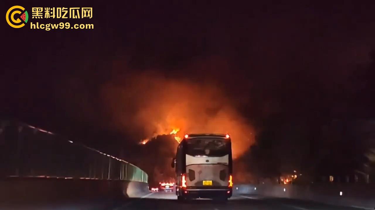 山火频发！肇庆四会下帅出中州方向突发森林火灾，火势蔓延极快，现场堪称恐怖炼狱。  第2张