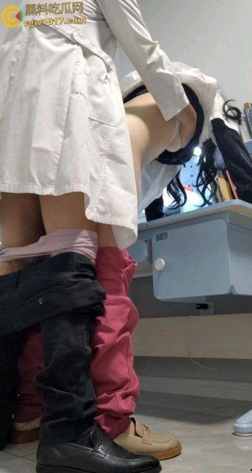 上班上累了去康复科找张姐，把她裤子脱了疯狂后入，小骚货小穴又紧又粉，要不是把我轰出去了，我肯定会肏她第二次 ！  第7张