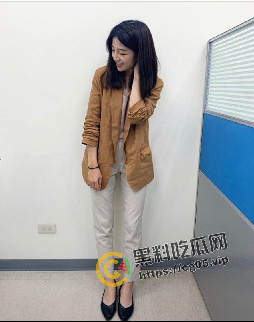 台湾美女保险推销员 推销保险被客户忽悠了 连哄带骗搞到了床上爆操 业务水平不太行啊  第1张